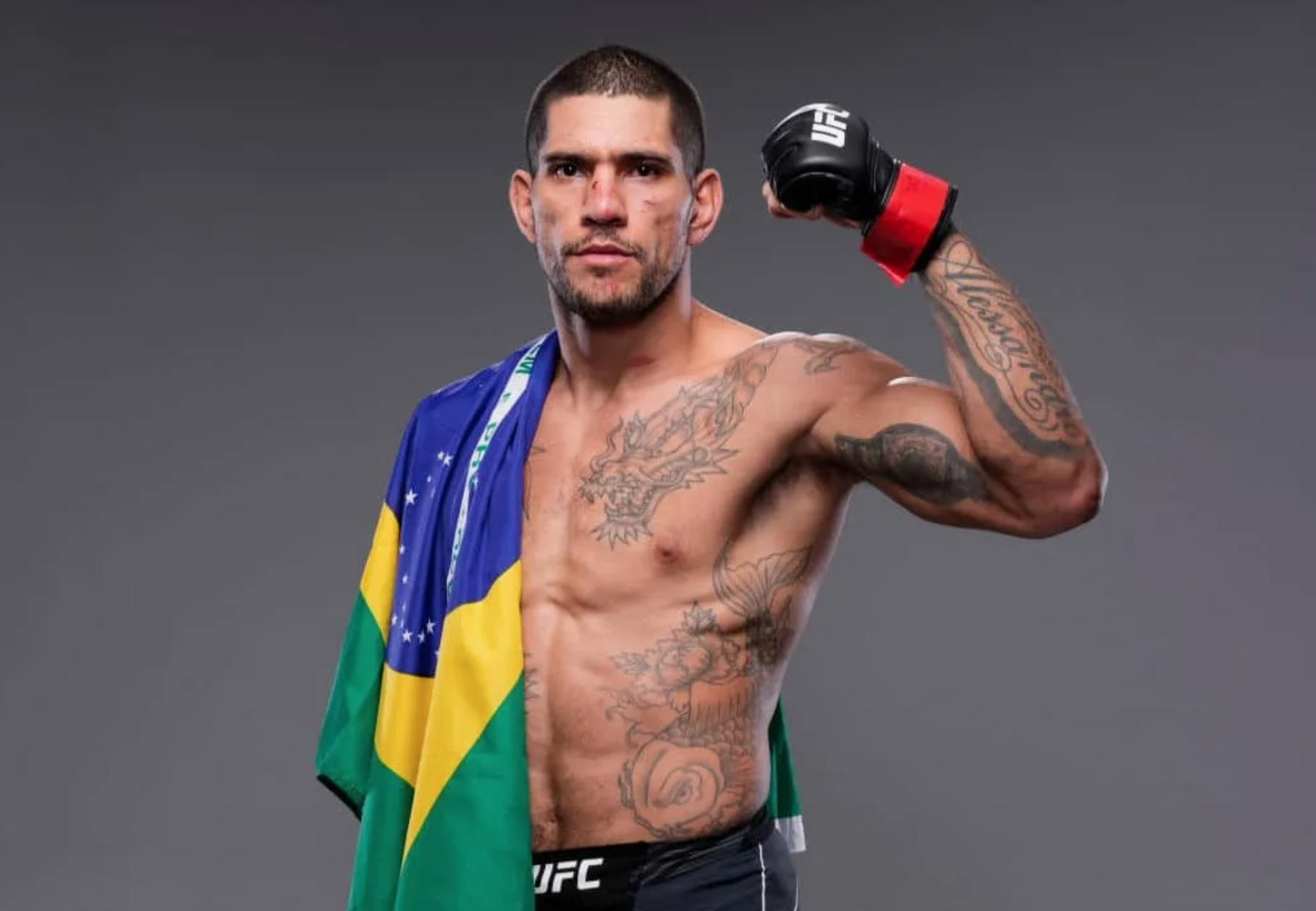 Магомед Анкалаев UFC 313 турниринде Алекс Перейраны жеңип, жаңы жеңил салмактагы чемпион болду.